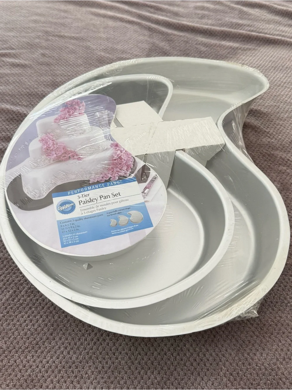 Wilton White 3-Tier Paisley Cake Pan Set